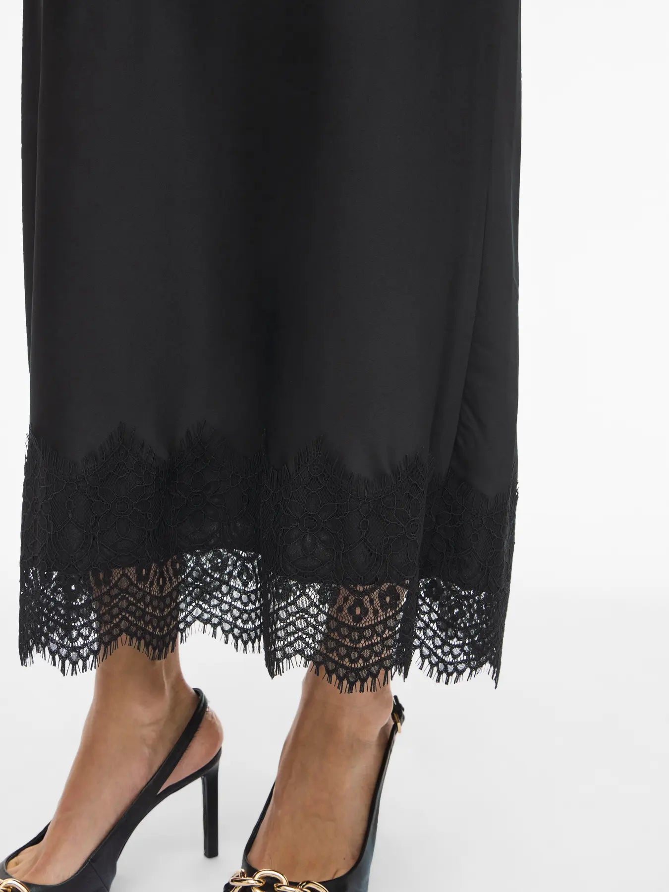 Viellette Lace Skirt Black