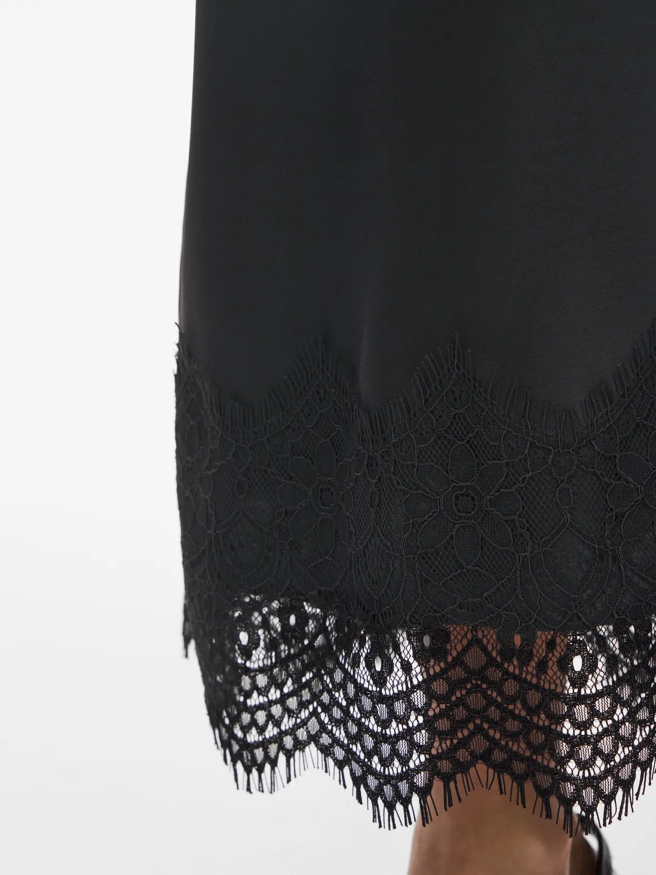 Viellette Lace Skirt Black